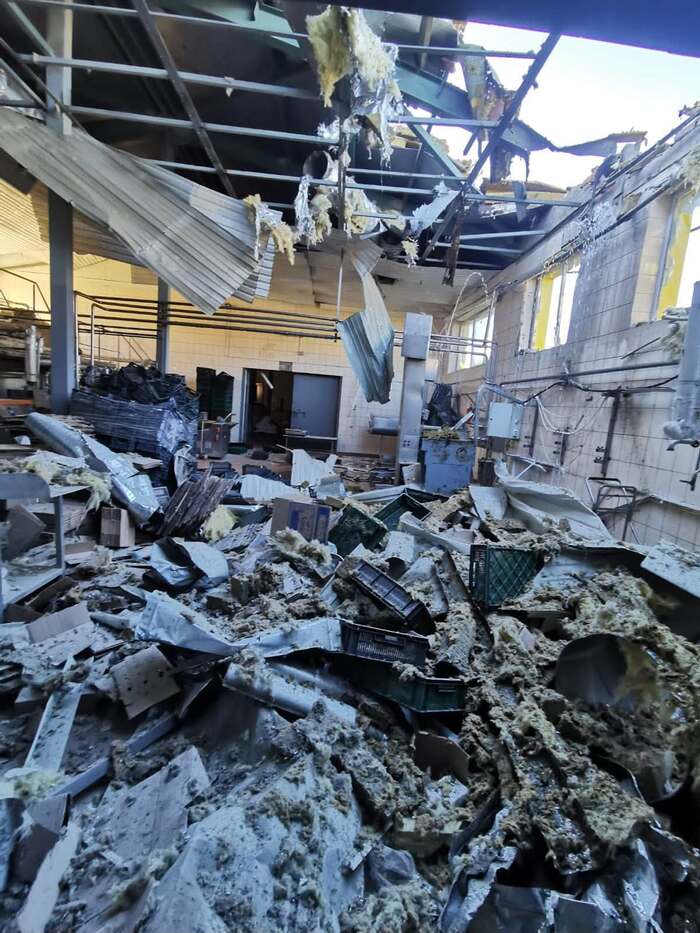 Наслідки удару по «Богодухівському молокозаводу», фото: «Зоря+Вісник Богодухівщини»