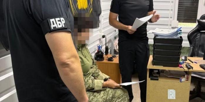 ДБР проводить масштабні обшуки у ТЦК, фото: ДБР