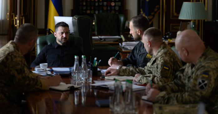 Володимир Зеленський провів нараду з військовим командуванням України. Фото: