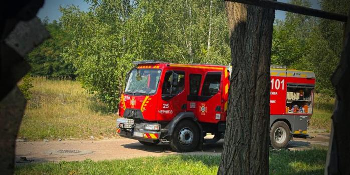 Рашисти атакували дронами Чернігів, фото: ДСНС