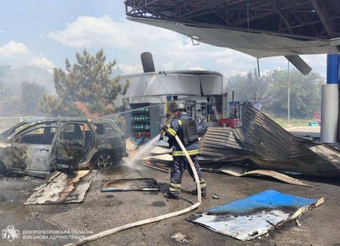 Наслідки російського удару по АЗС на Криворіжжі, фото: Дніпропетровська ОВА