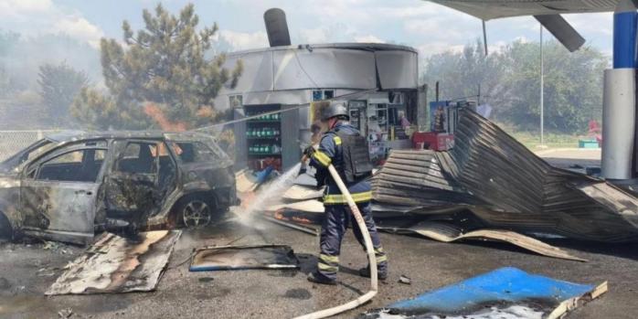 Наслідки російського удару по АЗС на Криворіжжі, фото: Дніпропетровська ОВА