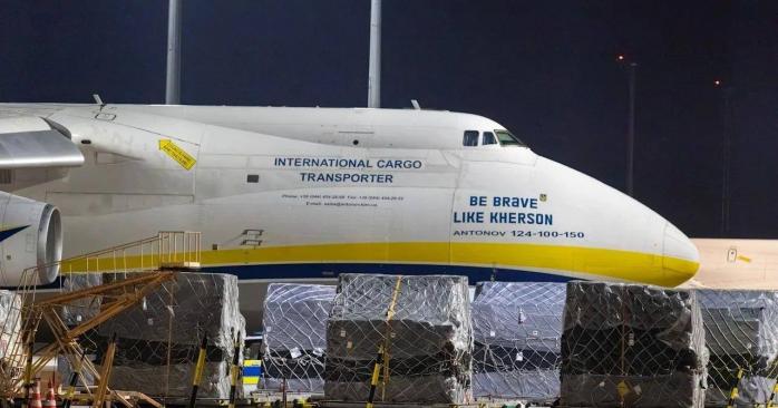 Дрон з вибухівкою виявили поруч з українським вантажним літаком Ан-124 у Німеччині. Фото: