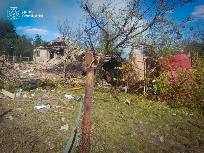 Наслідки російського удару по Сумах 10 серпня, фото: ДСНС