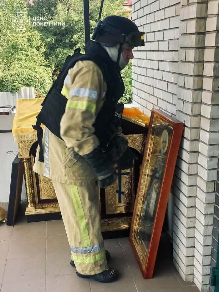 Російський обстріл спричинив пожежу в церкві у Краматорську, фото: ДСНС