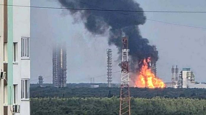 Найбільший у Росії нафтохімічний комплекс зупинив роботу після атаки БпЛА. Фото: 