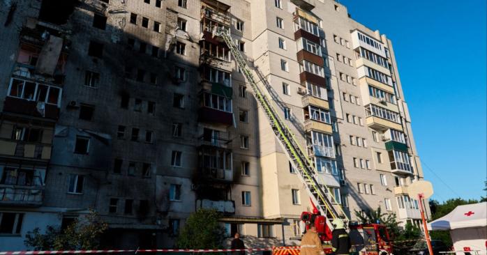 Российский БпЛА со шрапнелью попал в многоэтажку в Смеле. Фото: 