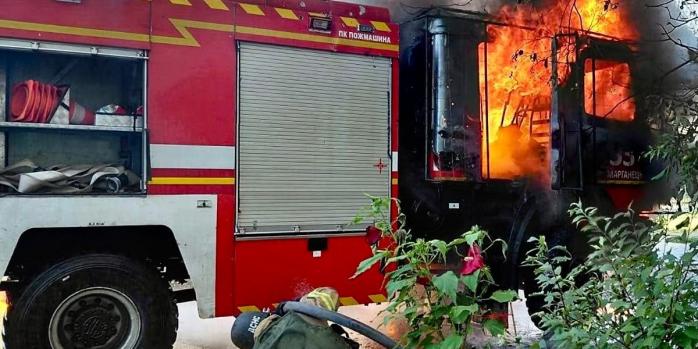 Наслідки російського обстрілу на Дніпропетровщині, фото: ДСНС