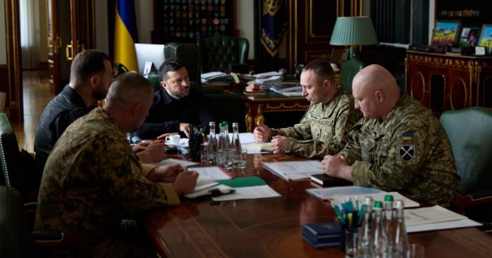 Володимир Зеленський анонсував нові удари по РФ та кадрові рішення в армії. Фото: