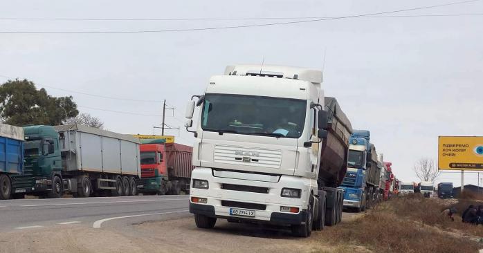 В Одеській області скасовують комендантську годину для транзитного транспорту. Фото: 