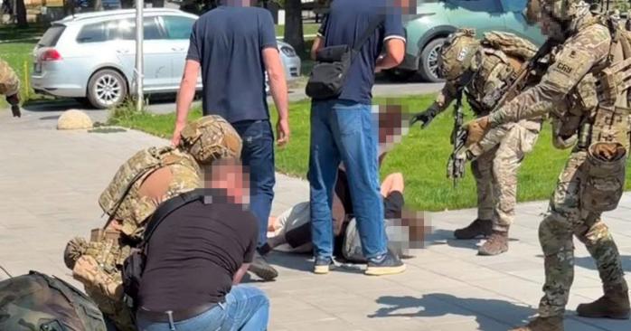 Іноземна агентура РФ підпалила опорну електропідстанцію у Чернівцях. Фото: