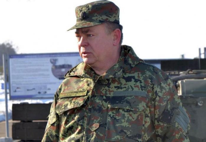 Министр обороны уверяет, что армия не будет вмешиваться в конфликт власти и оппозиции