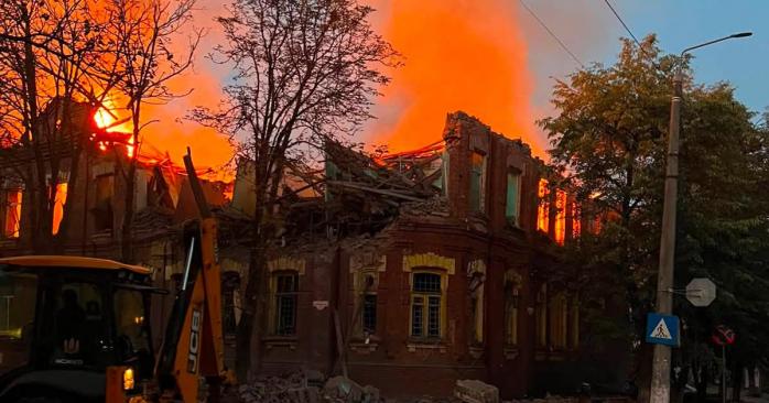 Россияне обстреляли центр Славянска, есть разрушения и раненые. Фото: 