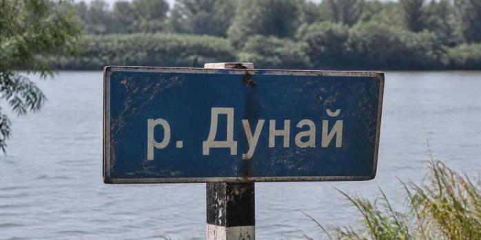 Десятки зерновозів стоять у черзі на потрапляння в дунайські порти, зображення: ChatGPT