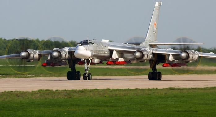 Силы обороны ударили по ракетоносителю Ту-95МС в российском Энгельсе. Фото: