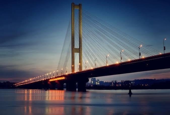 У Києві переглянуть порядок організації руху мостами під час тривог. Фото: