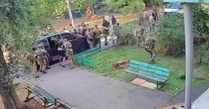 Владимир Зеленский уволил высокопоставленного чиновника СБУ после перестрелки спецслужб в Киеве. Скриншот