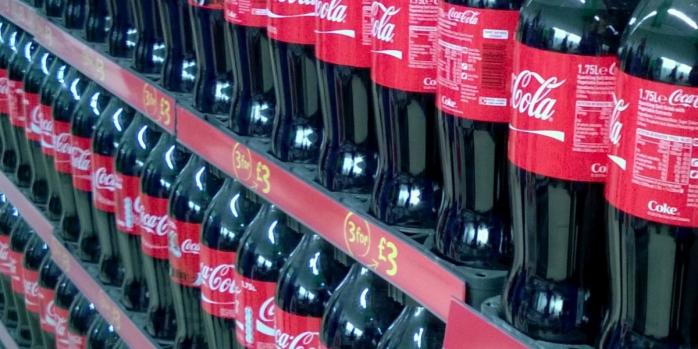 Російський дрон вдарив по заводу Coca-Cola, фото: RawPixel