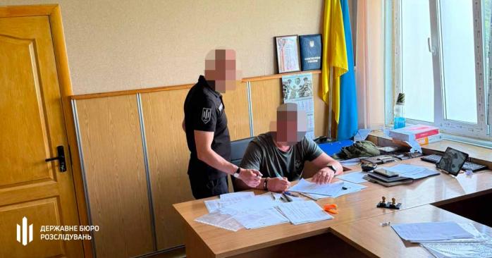 ТЦКшник сломал руку мужчине на Черниговщине. Фото: ГБР