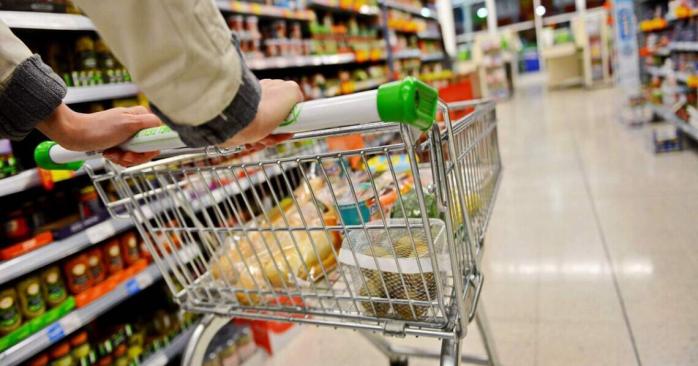 В Киеве создают запасы продуктов и питьевой воды на случай ЧС. Фото: