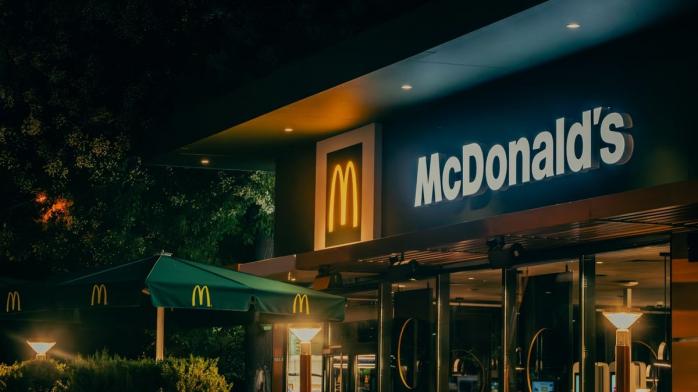 Сеть McDonald's сократила меню в некоторых украинских ресторанах. Фото: