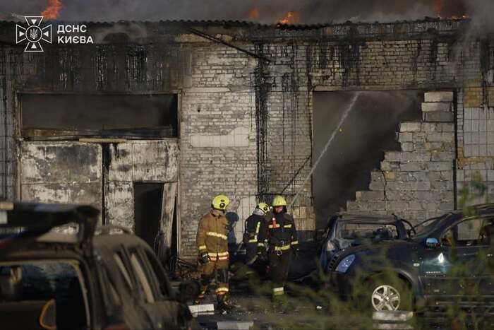 Наслідки російської атаки на Київ 8 вересня, фото: ДСНС Києва