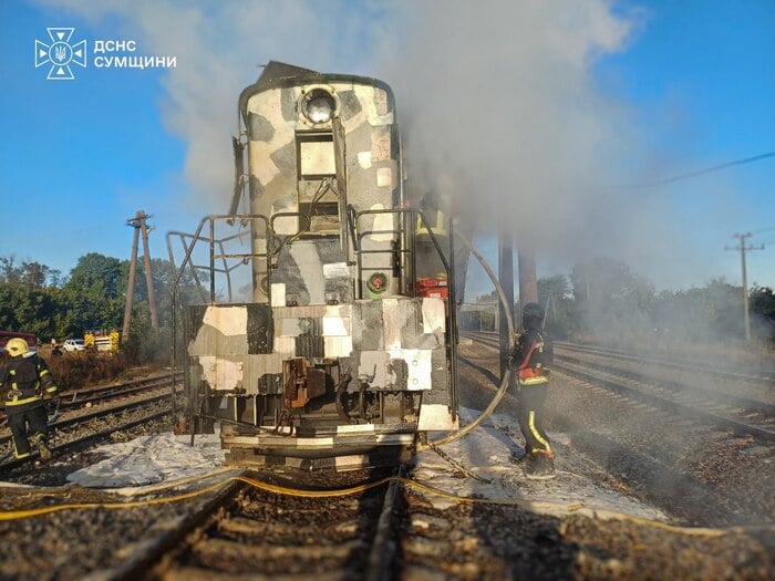 Наслідки російського удару по потягу на Сумщині, фото: ДСНС