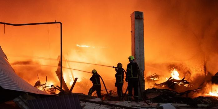 Наслідки російського удару по Києву 16 вересня, фото: ДСНС