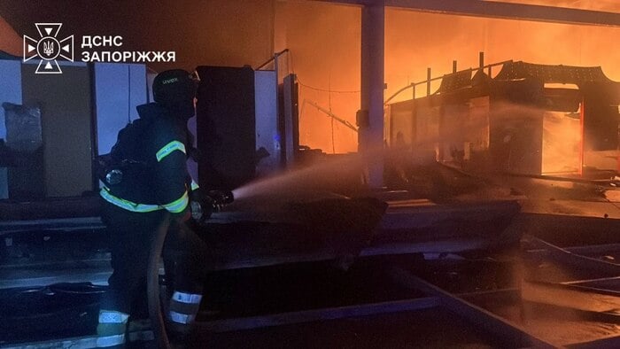 Наслідки атаки російських безпілотників у Запоріжжі, фото: ДСНС