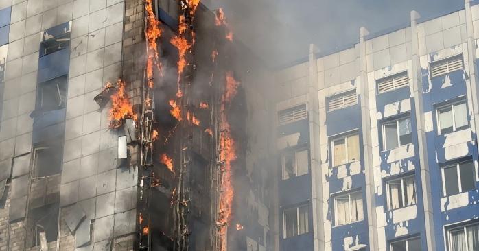 РФ атаковала бизнес-центр в Одессе Фото: «Суспільне»