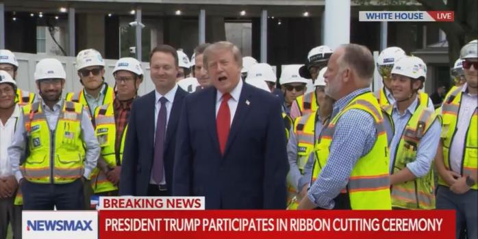 Дональд Трамп (у центрі), скріншот відео