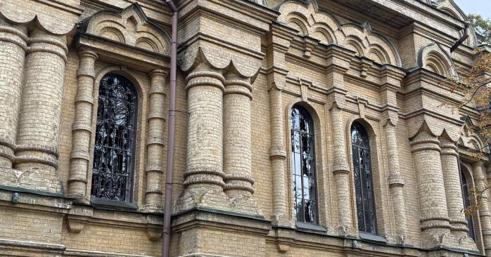 Російський обстріл пошкодив 120-річну церкву в Києві. Фото: РДА