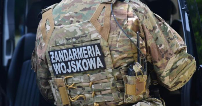 Три человека пострадали из-за неизвестной посылки в штабе военной жандармерии Польши. Фото: