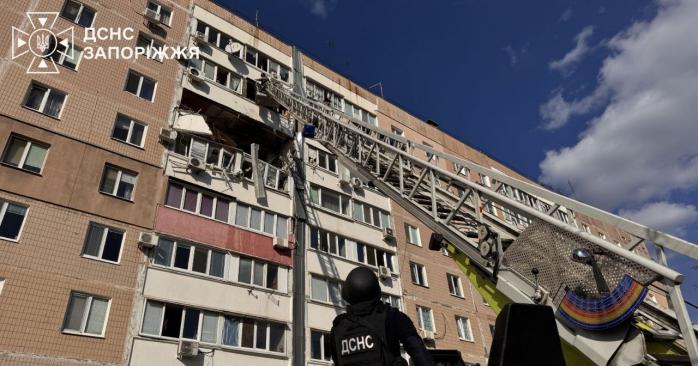 РФ вдарила по Запоріжжю та області, постраждала дитина та двоє дорослих. Фото: ДСНС
