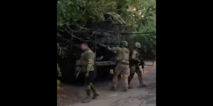 Во время эвакуации погибшего собрата, фото: ГПСУ