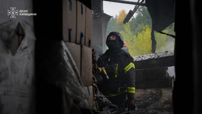 Наслідки російських ударів на Київщині 13 жовтня, фото: ДСНС