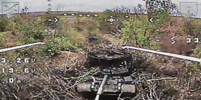 Знищення військової техніки ворога, скріншот відео