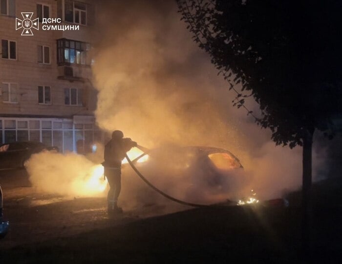 Наслідки російської атаки у Сумах, фото: ДСНС