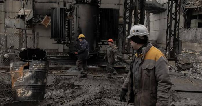РФ масовано вдарили по одній із ТЕС, станція вже припинила генерацію електроенергії. Фото: