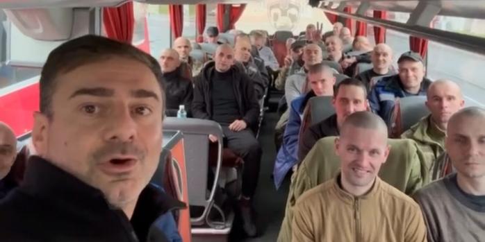 Під час обміну полоненими, фото: Дмитро Лубінець