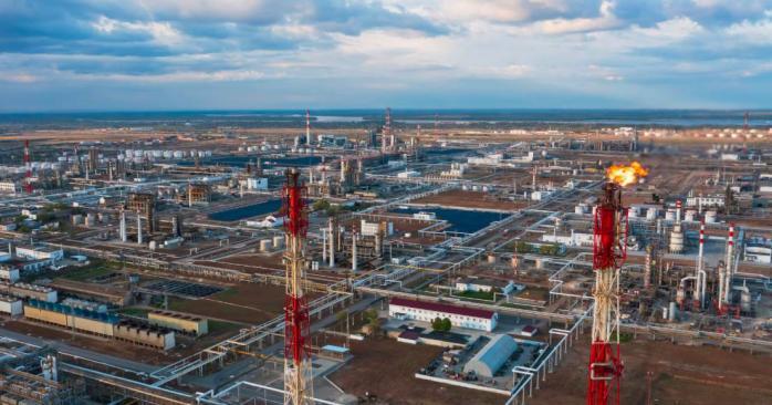 Российские НПЗ на 25% увеличили переработку нефти после прекращения атак дронов. Фото: