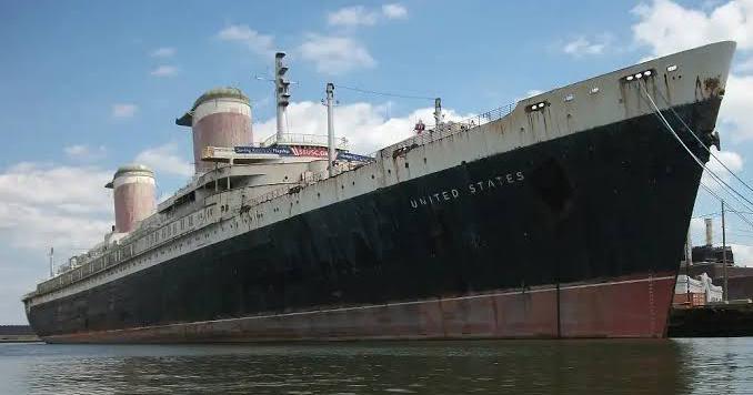 Легендарний лайнер затоплять біля узбережжя США. Фото: