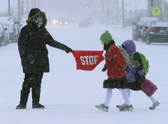 В Луганской области из-за морозов 40 тыс. школьников отправили на каникулы