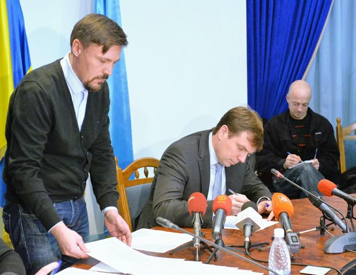 В Одессе власть и оппозиция подписали мировое соглашение (ФОТО)
