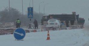 Співробітники ДАІ перекрили трасу Одеса-Київ бетонними блоками (ФОТО)