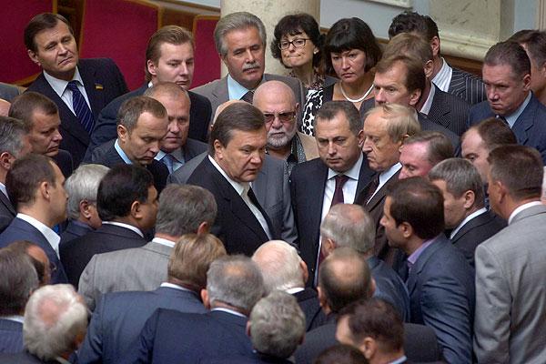 Кличко, Яценюк та Тягнибок звинуватили Януковича та ПР у шантажі та шулерстві