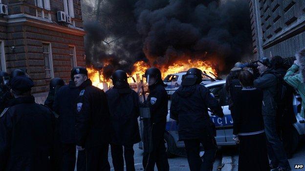 Протести в Боснії і Герцеговині: демонстранти підпалили урядові будівлі (ФОТО)