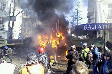 В столкновениях в Киеве пострадали не менее 30 активистов и 37 силовиков