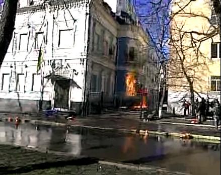 При пожежі в офісі Партії регіонів на Липській загинула людина