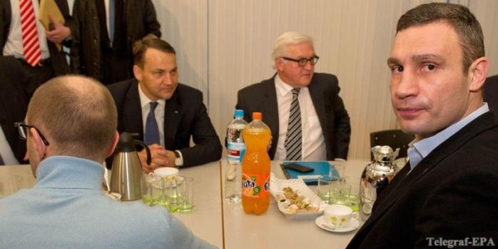 Переговоры оппозиции с Януковичем при участии Рыбака и европейских министров продолжаются